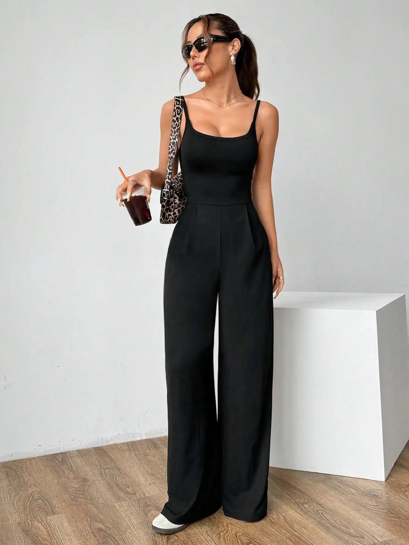 New elegant women's shoulder strap jumpsuit for spring, summer, and autumn